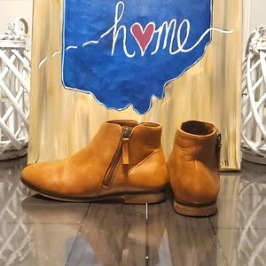 Girls Cat and Jack qtr ankle boots